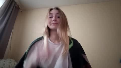 Hi Im Carry 18 years old online show from November 3, 6:28 am