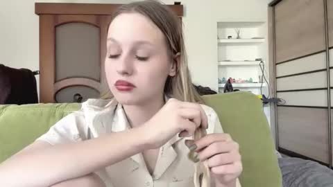 Nina online show from April 22, 10:34 am