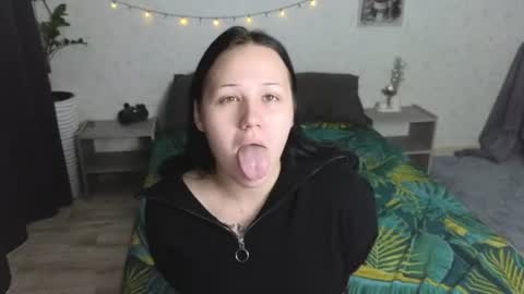 Tori online show from June 27, 2:45 am