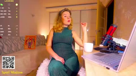 Snapshot of totally_spy chatting on February 20, 6:13 pm Madam Viktoria Vacation in Portugal 2811 - 0412 online show from February 20, 6:13 pm
