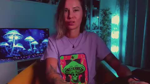 Hey my name is Kiri Kiri online show from July 24, 9:33 pm