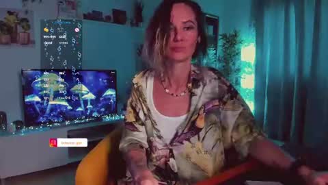 Hey my name is Kiri Kiri online show from June 15, 7:47 pm