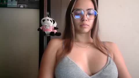 triana_bell online show from July 15, 6:12 pm