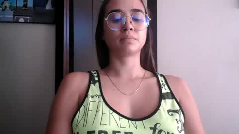 triana_bell online show from July 6, 6:10 pm