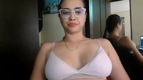 triana_bell online show from July 22, 9:16 pm