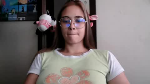 triana_bell online show from June 25, 4:52 pm