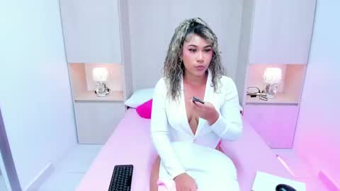 Snapshot of trishamoon chatting on January 30, 4:06 am TRISHA online show from January 30, 4:06 am