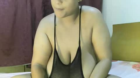 trishbigtits online show from February 12, 12:58 am
