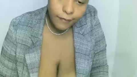 trishbigtits online show from October 20, 2:42 pm