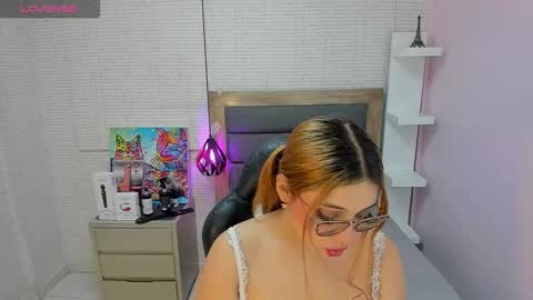  T R I X I E online show from March 17, 2:59 am