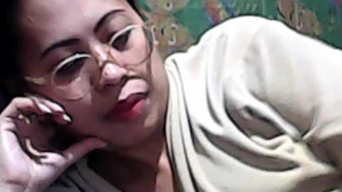 Snapshot of truefilipinabeauty chatting on October 11, 12:19 pm emily online show from October 11, 12:19 pm