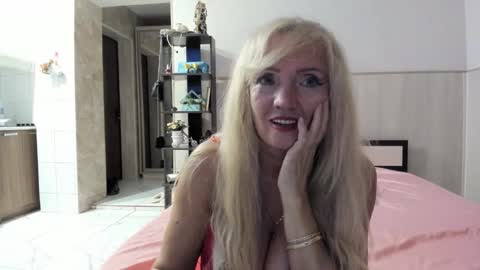Snapshot of truefoxyyy chatting on September 19, 7:35 pm Fox online show from September 19, 7:35 pm