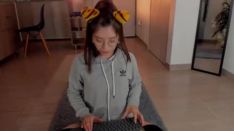 Snapshot of tsukys_spell chatting on December 6, 2:35 am Tsuky online show from December 6, 2:35 am