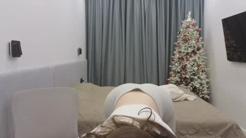 Snapshot of tutti_frutti_ chatting on December 19, 8:13 pm Ariana online show from December 19, 8:13 pm