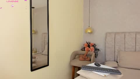 tutu_milf online show from July 21, 7:14 pm