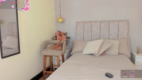 tutu_milf online show from July 24, 7:11 pm