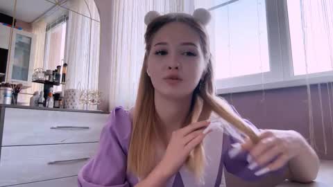 Mia online show from March 19, 2:54 pm