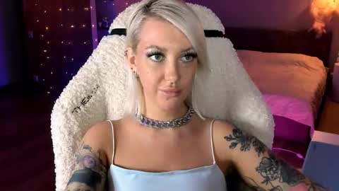 Miley online show from December 4, 3:57 pm