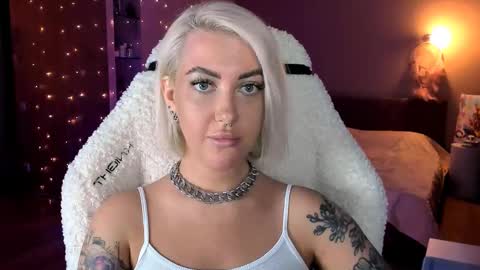 Snapshot of tykioty_miley chatting on February 12, 6:30 pm Miley online show from February 12, 6:30 pm