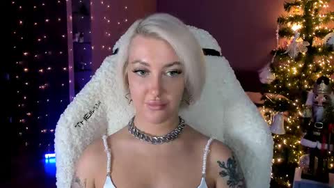 Snapshot of tykioty_miley chatting on December 21, 12:38 pm Miley online show from December 21, 12:38 pm
