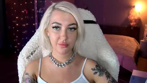 Snapshot of tykioty_miley chatting on February 25, 3:20 pm Miley online show from February 25, 3:20 pm