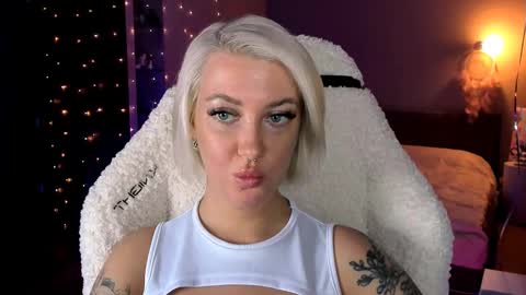 Snapshot of tykioty_miley chatting on December 13, 3:32 pm Miley online show from December 13, 3:32 pm