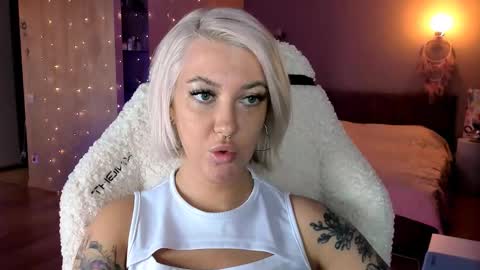 Snapshot of tykioty_miley chatting on January 31, 12:29 pm Miley online show from January 31, 12:29 pm