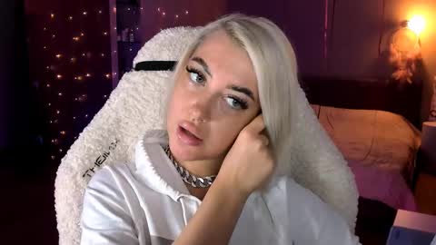 Snapshot of tykioty_miley chatting on February 23, 2:28 pm Miley online show from February 23, 2:28 pm