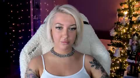 Snapshot of tykioty_miley chatting on December 23, 4:28 pm Miley online show from December 23, 4:28 pm