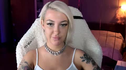 Snapshot of tykioty_miley chatting on March 2, 3:20 pm Miley online show from March 2, 3:20 pm