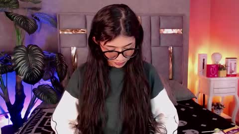 tyla_ks online show from September 13, 8:28 pm