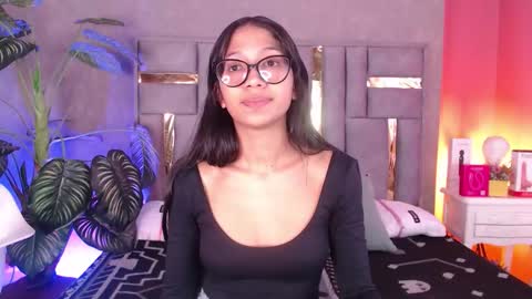 tyla_ks online show from November 3, 7:40 pm