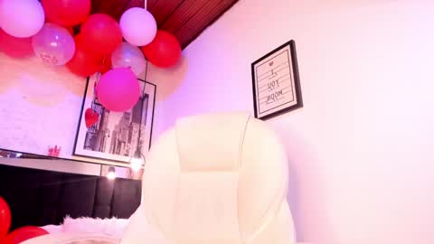 Snapshot of tylla_ chatting on February 18, 2:59 am online show from February 18, 2:59 am