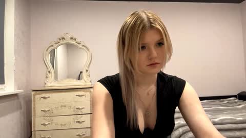 Anny online show from March 11, 5:59 pm