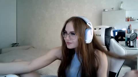 Hello My name is Kaya im new model here and little but shy but curious. online show from October 8, 10:52 am