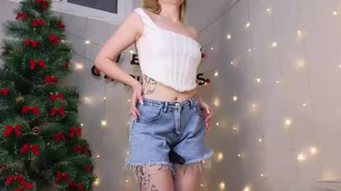 Vicki online show from December 4, 6:30 pm