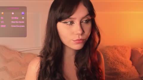 Una  online show from November 27, 1:58 pm