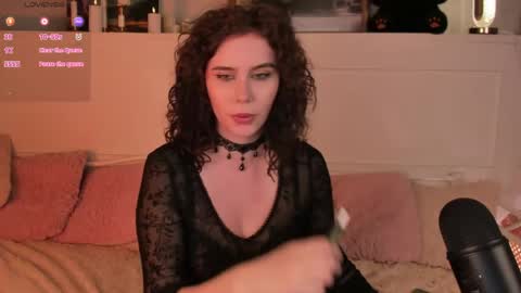 Una  online show from June 8, 12:50 pm