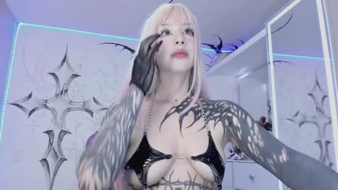 Snapshot of unachimbaherida chatting on January 25, 3:30 am Elle Danielle  online show from January 25, 3:30 am