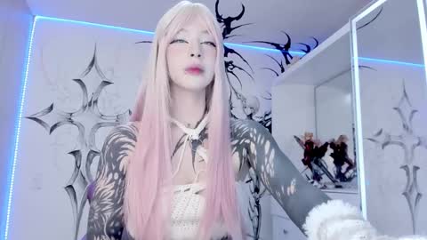 Snapshot of unachimbaherida chatting on February 23, 3:18 am Elle Danielle  online show from February 23, 3:18 am