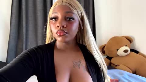 Unholybaddie online show from December 21, 9:02 am