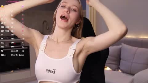 UnnaBella online show from November 15, 7:26 pm