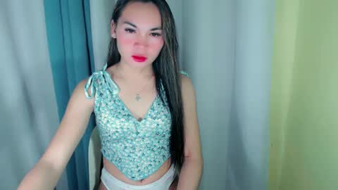 Snapshot of ur_innocent_girlx chatting on January 28, 8:04 am QUEENSY online show from January 28, 8:04 am