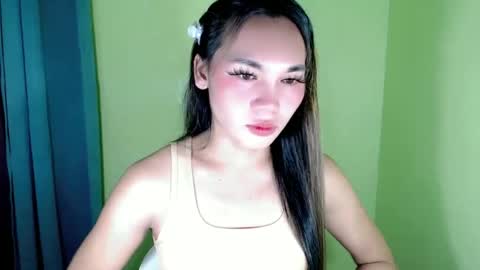 Snapshot of ur_innocent_girlx chatting on February 23, 5:28 am QUEENSY online show from February 23, 5:28 am