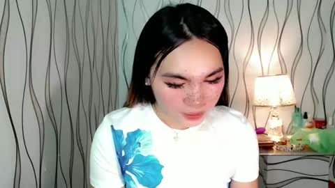 Snapshot of ur_innocent_girlx chatting on September 13, 10:12 am QUEENSY online show from September 13, 10:12 am