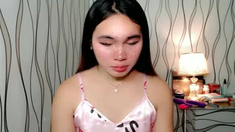Snapshot of ur_innocent_girlx chatting on October 10, 6:29 am QUEENSY online show from October 10, 6:29 am