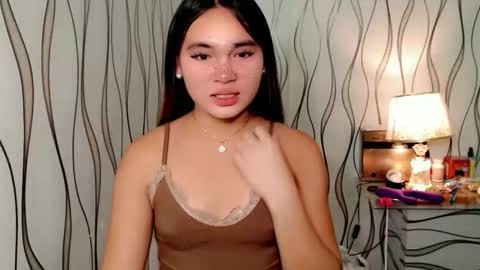Snapshot of ur_innocent_girlx chatting on October 4, 6:41 am QUEENSY online show from October 4, 6:41 am