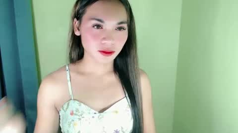Snapshot of ur_innocent_girlx chatting on February 11, 9:35 pm QUEENSY online show from February 11, 9:35 pm