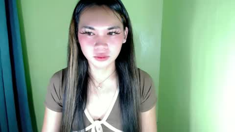 Snapshot of ur_innocent_girlx chatting on March 9, 12:31 am QUEENSY online show from March 9, 12:31 am