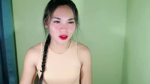 Snapshot of ur_innocent_girlx chatting on February 6, 6:40 am QUEENSY online show from February 6, 6:40 am